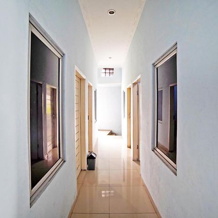 Oyo 90922 Gurusinga Guesthouse Medan Exterior foto