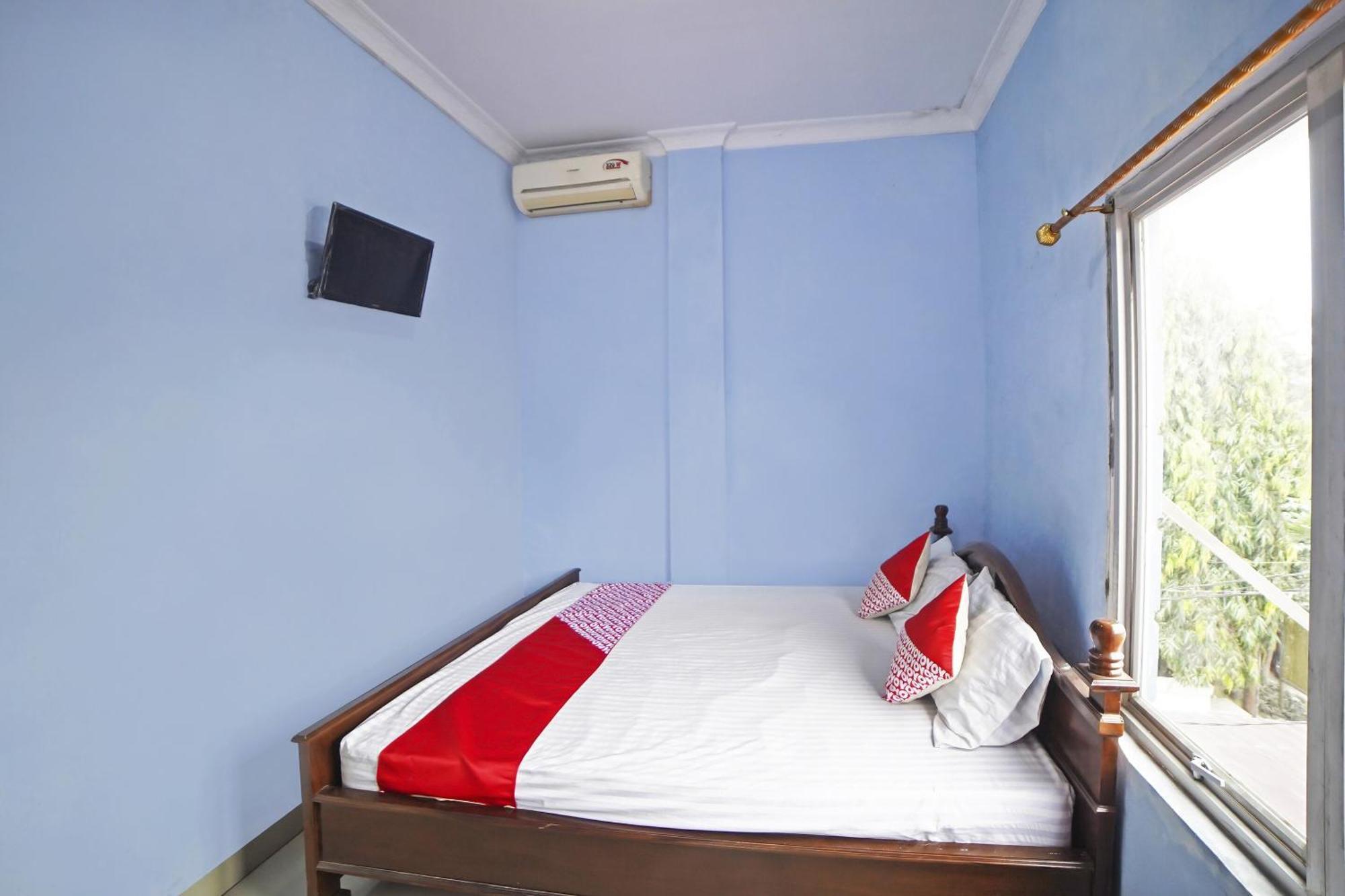 Oyo 90922 Gurusinga Guesthouse Medan Exterior foto