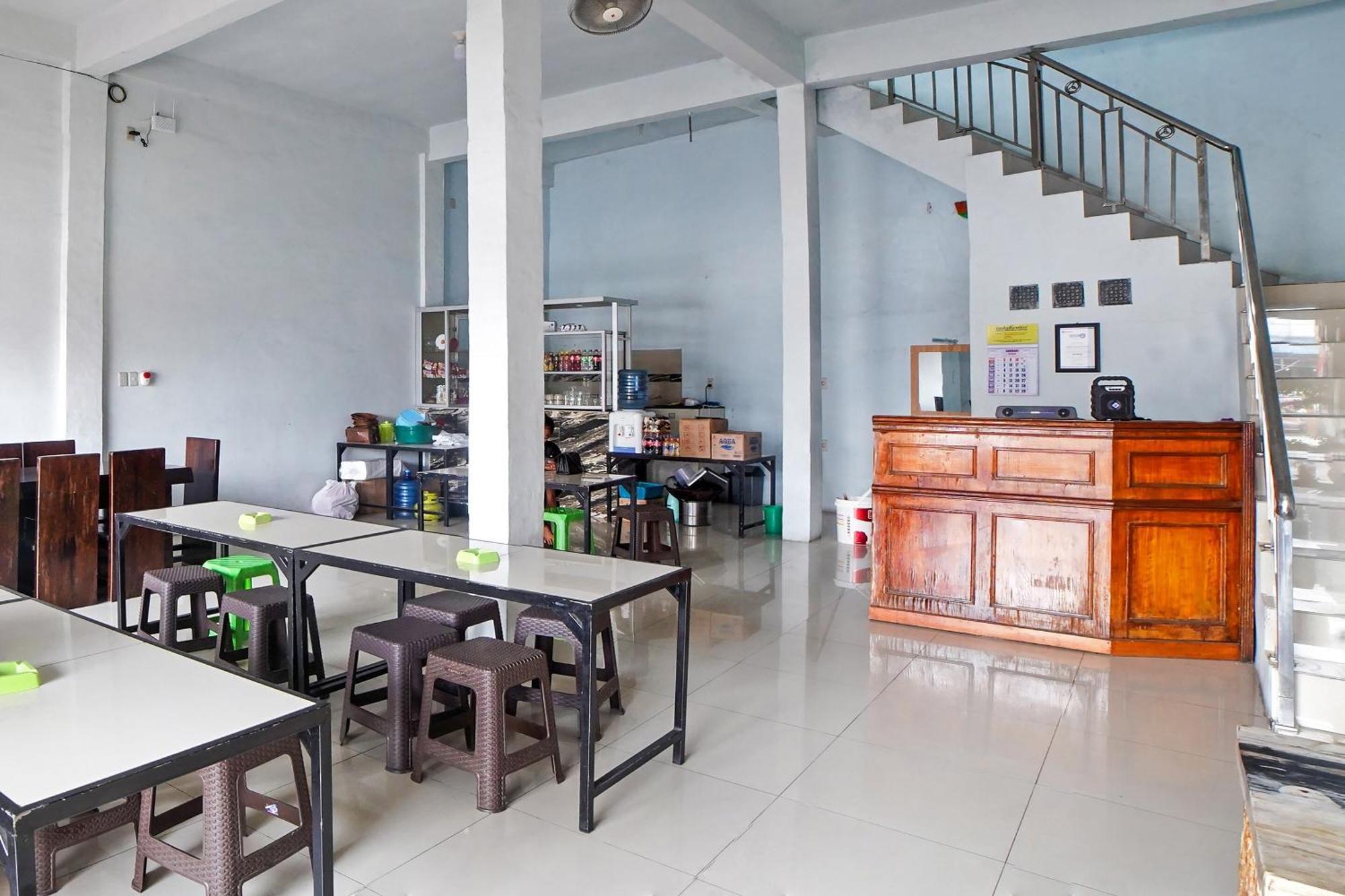 Oyo 90922 Gurusinga Guesthouse Medan Exterior foto