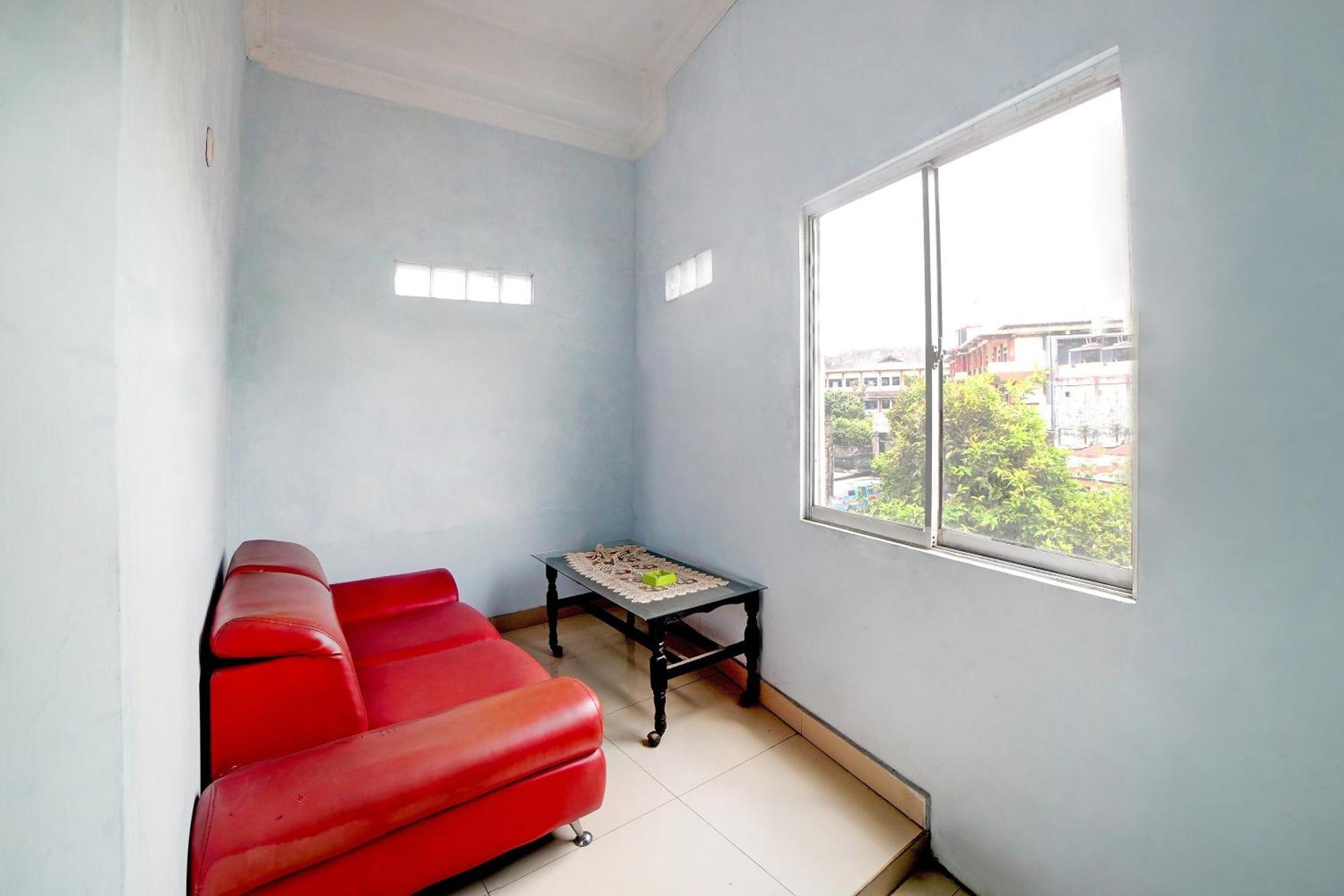 Oyo 90922 Gurusinga Guesthouse Medan Exterior foto